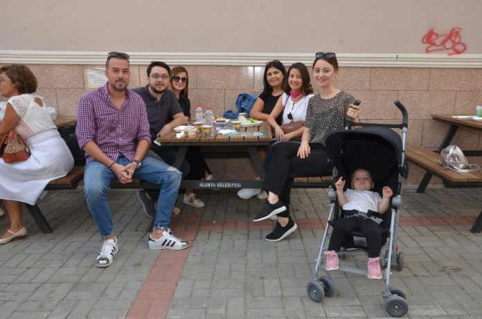 AME Anadolu Lisesi Mezunları kermeste buluşturdu AME Anadolu Lisesi Mezunları kermeste buluşturdu