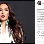 Şarkıcı Demet Akalın, katıldığı magazin programında İrem Derici'nin haberini görünce "Bu kız hakkında konuşmak istemiyorum, sevmiyorum çok saygısız biri." dedi. Akalın'a Instagram'dan cevap veren İrem ise "Sarma bana, sarmayın bana" dedi.