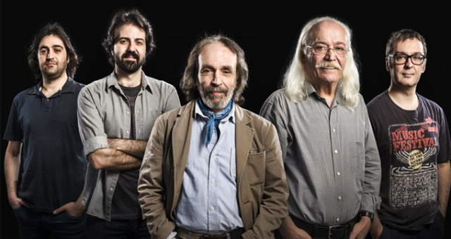 Anadolu Rock müziğinin en önemli temsilcilerinden Moğollar grubunun kurucularından Aziz Azmet hayatını kaybetti. Anadolu Rock müziğinin en önemli temsilcilerinden Moğollar grubunun kurucularından Aziz Azmet hayatını kaybetti.