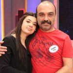 Ünlü oyuncu Ayhan Taş, eşi Esin Taş'tan anlaşmalı olarak 15 dakika içinde boşandı. Çiftin kızlarının velayeti ise anneye kaldı.