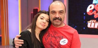 Ünlü oyuncu Ayhan Taş, eşi Esin Taş'tan anlaşmalı olarak 15 dakika içinde boşandı. Çiftin kızlarının velayeti ise anneye kaldı.