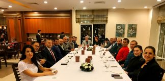 Alanya Akdağ Kayak İhtisas ve Spor Kulübü istişare toplantısını, Kulüp üyesi Burhan Sili’nin nazik ev sahipliğinde Konaklı’daki Titan Select Otel'de gerçekleştirdi.