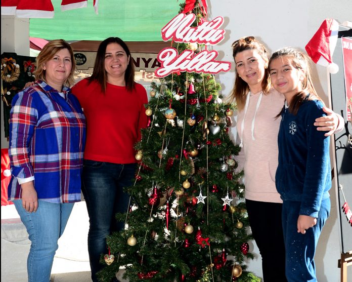 Noel Pazarı'na yoğun ilgi Noel Pazarı'na yoğun ilgi