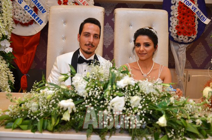 Gökhan Akış, Elif Babür