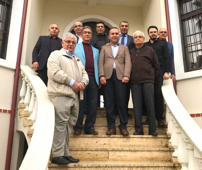 Hüseyin Girenes Conpanna'da kahvaltı verdi Hüseyin Girenes Conpanna'da kahvaltı verdi