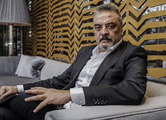 Akusta gözyaşlarına hakim olamadı