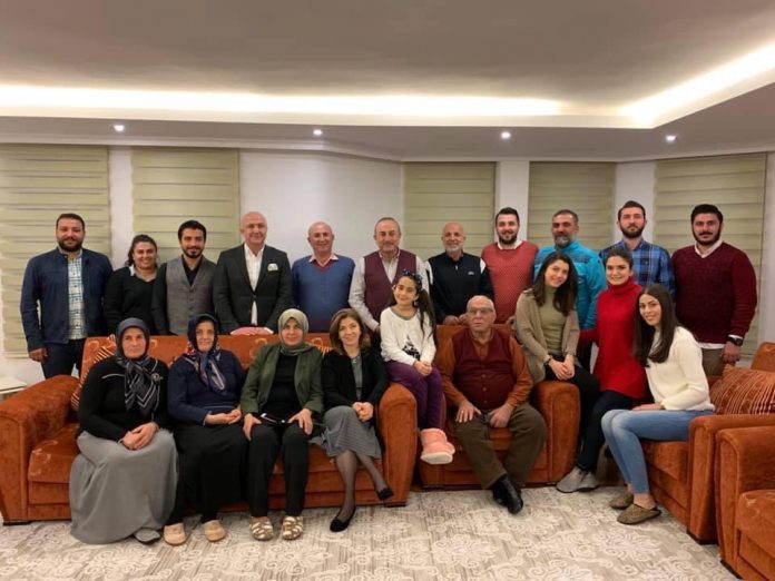 Bakan Çavuşoğlu yeni yıla ailesiyle girdi