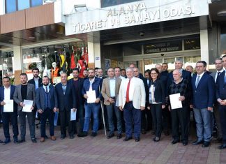 ALTSO, Alanya'da hizmet veren galericiler için motorlu taşıtları alım satım sorumlusu mesleki yeterlilik kursu düzenledi. Kursta başarı sağlayan oda üyelerine belgeleri ALTSO yönetimi tarafından törenle takdim edildi.