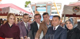 Mobilya, dekorasyon, perde ve aksesuar ürünlerinin satışa sunulduğu En & Bi Home'un açılışı gerçekleştirildi.
