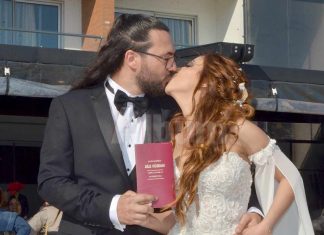 Doğu Akdeniz Üniversitesi İletişim Fakültesi'nde öğretim görevlisi olan Mert Yusuf Özlük ile Yakın Doğu Üniversitesi'nde çocuk doktoru olan Yardımcı Doçent Neşe Akcan beraberliklerini evlilikle taçlandırdı.