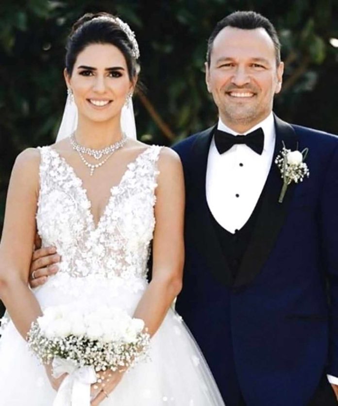 Türk sinemasının usta aktörü Kemal Sunal'ın oğlu Ali Sunal'ın, baba olmaya hazırlandığı öğrenildi. Eşi 4 aylık hamile olan Ali Sunal'ın kız bebek beklediği öğrenildi Türk sinemasının usta aktörü Kemal Sunal'ın oğlu Ali Sunal'ın, baba olmaya hazırlandığı öğrenildi. Eşi 4 aylık hamile olan Ali Sunal'ın kız bebek beklediği öğrenildi.