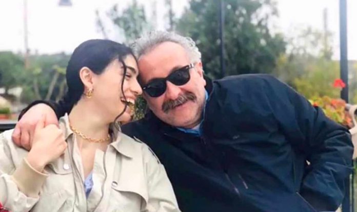 Oyuncu Hazar Ergüçlü, kendisinden 19 yaş büyük yönetmen sevgilisi Onur Ünlü'yle aşk pozu verdi. Oyuncu Hazar Ergüçlü, kendisinden 19 yaş büyük yönetmen sevgilisi Onur Ünlü'yle aşk pozu verdi.