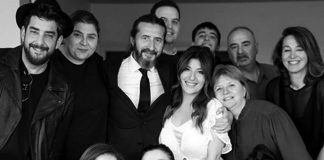 Ani bir kararla Kanat Atkaya ile dünya evine giren oyuncu Şebnem Bozoklu, Instagram hesabından ani evliliklerini ilginç hikayesini anlattı.