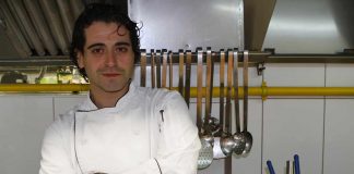 Sanatçı Sıla Gençoğlu ile arabada sarmaş dolaş görüntülenen MasterChef yarışmasının jüri üyesi Hazer Amani, Silivri'de eşinden boşanarak Sıla'nın evine yerleşti.