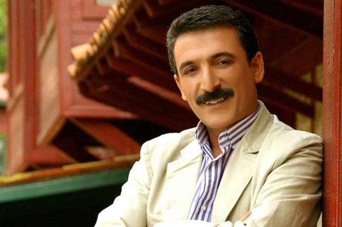 Ünlü Türkücü Latif Doğan'ın Rus gelini Aleyna Doğan, kendisini darp eden eşi Seydi Vakkas'tan şikayetçi oldu. Rus gelin, kayınpederi Latif Doğan içinde Ünlü Türkücü Latif Doğan'ın Rus gelini Aleyna Doğan, kendisini darp eden eşi Seydi Vakkas'tan şikayetçi oldu. Rus gelin, kayınpederi Latif Doğan içinde