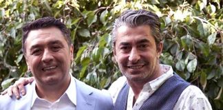 Ünlü yapımcı Mustafa Uslu, telefonla bağlandığı canlı yayında Erkan Petekkaya'nın uçakta bir kadın tarafından fiziki olarak tacize uğradığını ve bu olayda kendisinin suçlandığını anlattı.