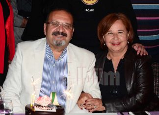 Harita Mühendisi Mustafa Başak doğum gününü yabancı dostlarıyla birlikte Merlot Restaurant'ta kutladı.