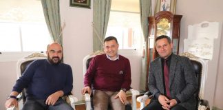31 Mart Yerel Seçimleri'nde tekrar Alanya Belediye Başkanı seçilen Adem Murat Yücel tebrikleri kabul etmeye devam ediyor.