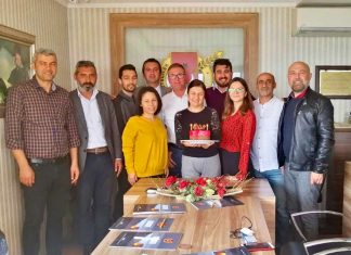 Alanya Gazeteciler Cemiyeti (AGC) Başkanı Gaye Coşkun'a yönetim kurulu toplantısında doğum günü sürprizi yapıldı.