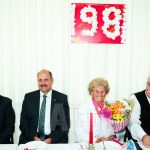 Alanya'da yaşayan Almanya vatandaşı Anni Paare 98. yaşını Alman Kilisesi'nde dostları ve sevenleriyle birlikte kutladı.
