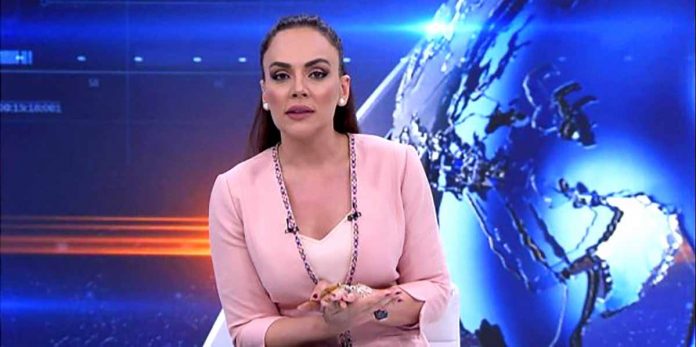 Kanal D ile yollarını ayırdığı iddia edilen sunucu Buket Aydın, sosyal medya hesabından açıklama yaptı. Kanal D ile yollarını ayırdığı iddia edilen sunucu Buket Aydın, sosyal medya hesabından açıklama yaptı.
