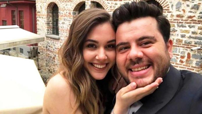 9 Haziran'da nikah masasına oturacak olan Eser Yenenler- Berfu Yıldız çiftinden bebek müjdesi geldi. Yıldız'ın 3 haftalık hamile olduğu ortaya çıktı. 9 Haziran'da nikah masasına oturacak olan Eser Yenenler- Berfu Yıldız çiftinden bebek müjdesi geldi. Yıldız'ın 3 haftalık hamile olduğu ortaya çıktı.