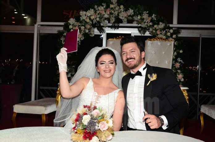 Nuran ve Ejder Tekin çiftinin kızları Ülkü Tekin ile Figen ve Ünal Coşkun çiftinin diş teknisyeni oğulları Mehmet Ünal Coşkun dünyaevine girdiler.