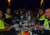 Alanya İlçe Emniyet Müdürlüğü Trafik Şube Amirliği'nde görevli olan polis memuru Talat Yılmaz meslektaşlarıyla birlik ve berabeliği sağlamak için iftar organize etti.
