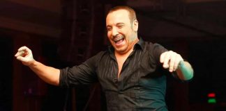 Şarkıcı Cenk Eren, babasının sözünü yerine getirerek Bağkur'dan emekli oldu. Şarkıcı, emeklilik haberini ve alacağı maaşı sosyal medya hesabından duyurdu.
