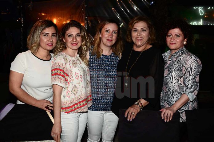 Alanya 2. Noteri Emel Kaymak personeli ve çevirmenleri ile birlikte Öztürk Kolcuoğlu Restoran'daki iftar yemeğinde bir araya geldi. Alanya 2. Noteri Emel Kaymak personeli ve çevirmenleri ile birlikte Öztürk Kolcuoğlu Restoran'daki iftar yemeğinde bir araya geldi.