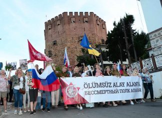 Sovyetler Birliği'nin İkinci Dünya Savaşı'nda Nazi Almanyası'nı mağlup etmesinin 74. yıl dönümü Alanya'da da kutlandı.