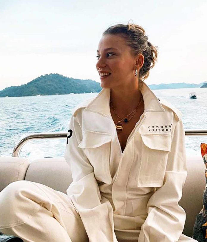 Adı eski sevgilisi Çağatay Ulusoy'la aşk dedikodularına karışan Serenay Sarıkaya, paylaşımlarıyla takipçilerini büyüledi. Sarıkaya'nın paylaşımına ise Demet Akalın, Adı eski sevgilisi Çağatay Ulusoy'la aşk dedikodularına karışan Serenay Sarıkaya, paylaşımlarıyla takipçilerini büyüledi. Sarıkaya'nın paylaşımına ise Demet Akalın,