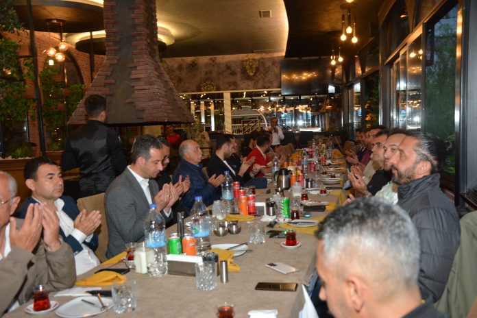 Yüksek katılımlı asker yemeği