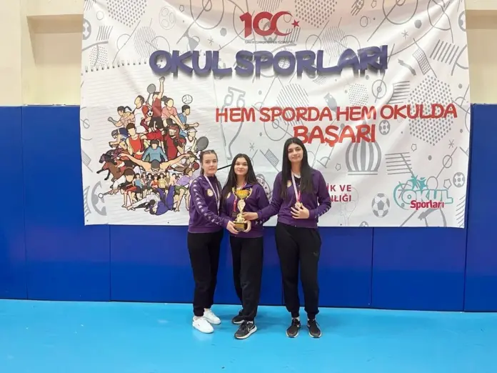 Eczacı Güzin-Velittin Bekrioğlu Mesleki ve Teknik Anadolu Lisesi takımı