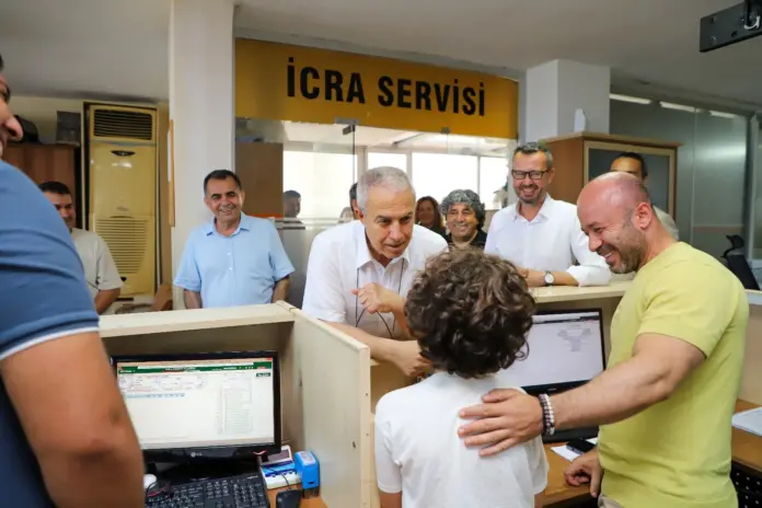 Osman Özçelik, personelle bayramlaştı