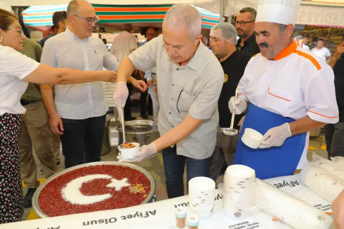 Aşure ikramı