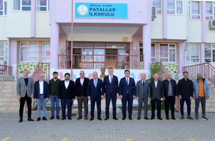Alanya Ticaret ve Sanayi Odası (ALTSO) her yıl olduğu gibi bu yıl da Türkiye Odalar ve Borsalar Birliği’nden (TOBB) gelen öğrenci yardımlarına katkı yaparak ihtiyaç sahibi öğrencilere ulaştırdı.