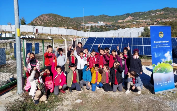Çevre dostu öğrencilerden GES gezisi